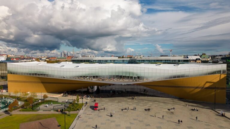biblioteca central de helsinki oodi