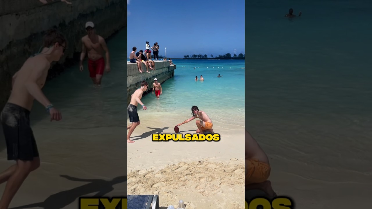 chicos en la playa desnudos