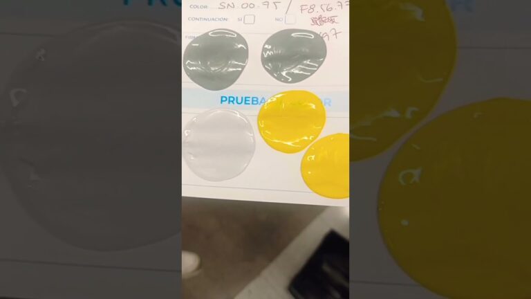 cómo se llama el color amarillo fuerte