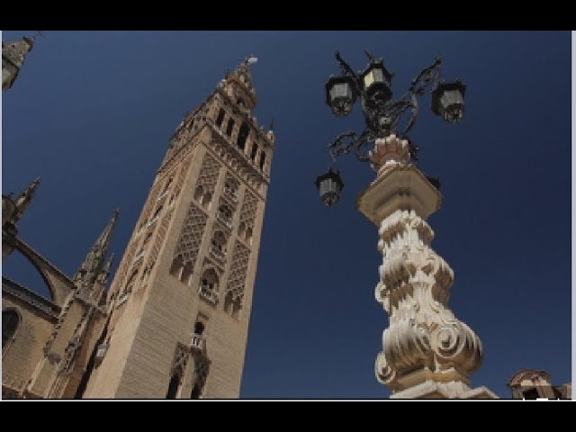 cuantos pisos tiene la giralda