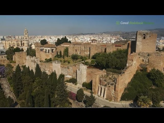 diferencia entre alcazaba y castillo