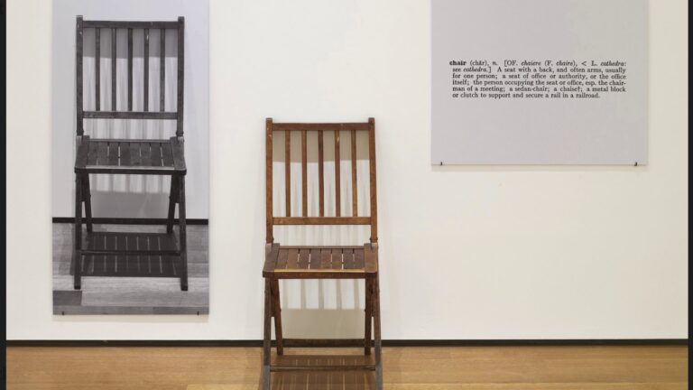 kosuth una y tres sillas