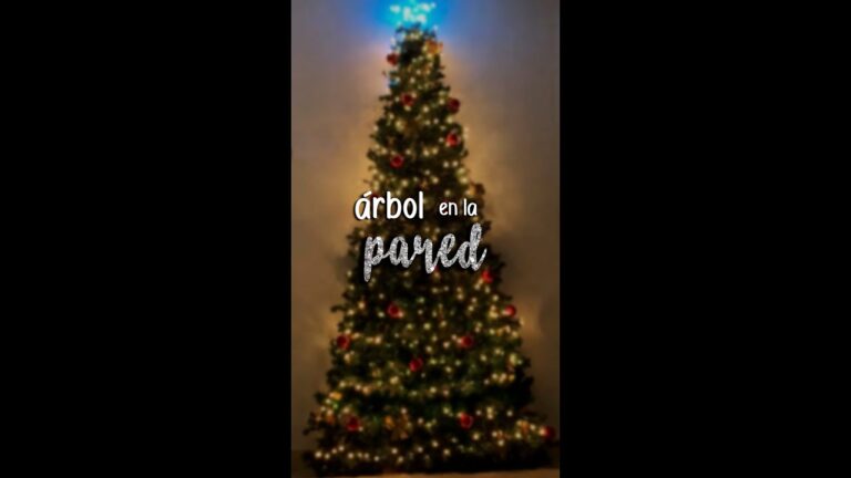 medio árbol de navidad de pared