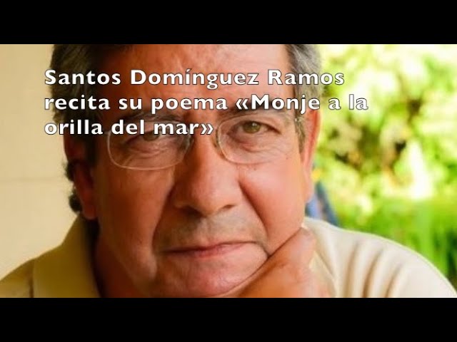 monje a la orilla del mar