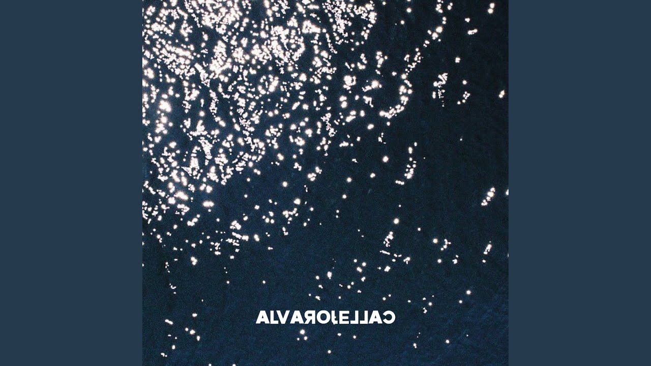 niños a la orilla del mar