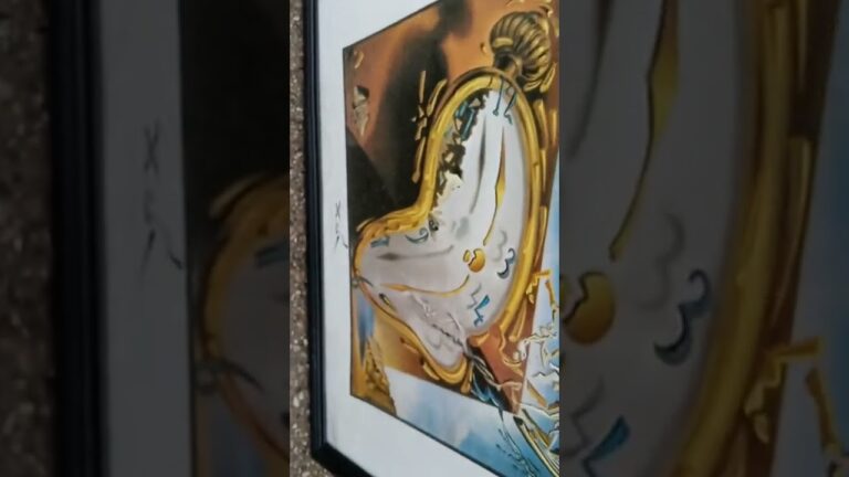 reloj blando en el momento de su primera explosión